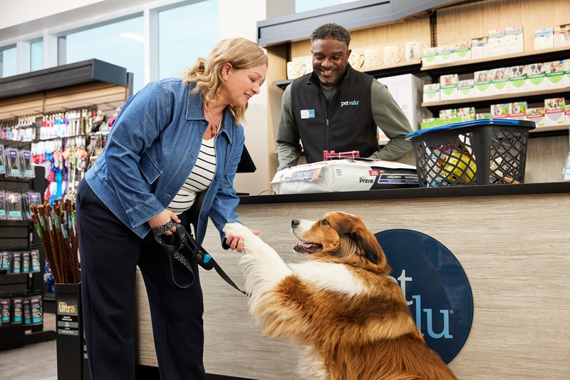 pet-valu-dpl-and-dog-in-store